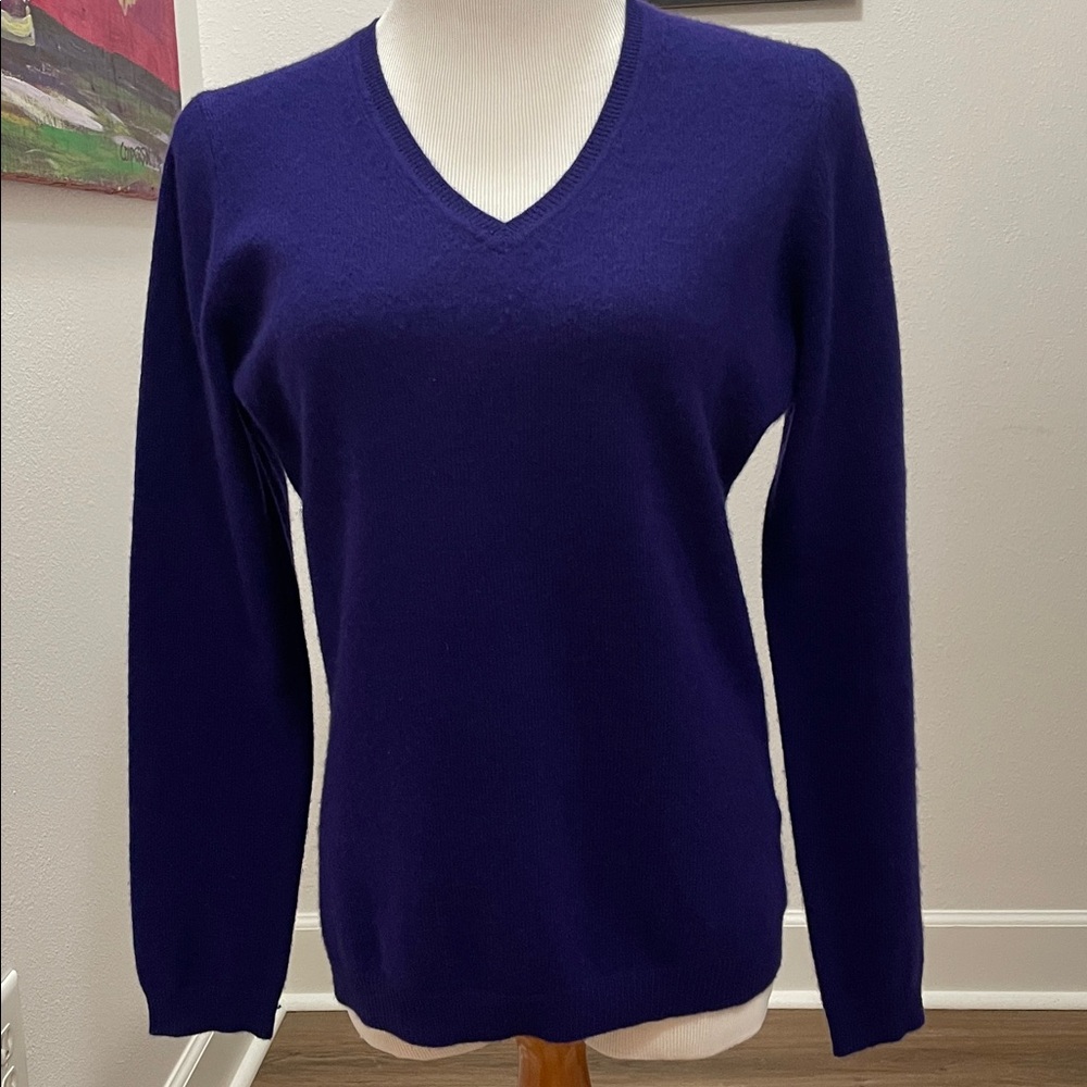 Royal Purple -Blue Cashmere V-neck Sweater sz Medium, FREE scarf w/purchase. - Picture 3 of 11